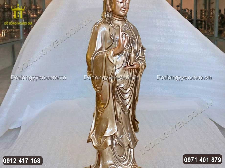 Từng họa tiết hoa văn được chạm khắc sắc n&eacute;t